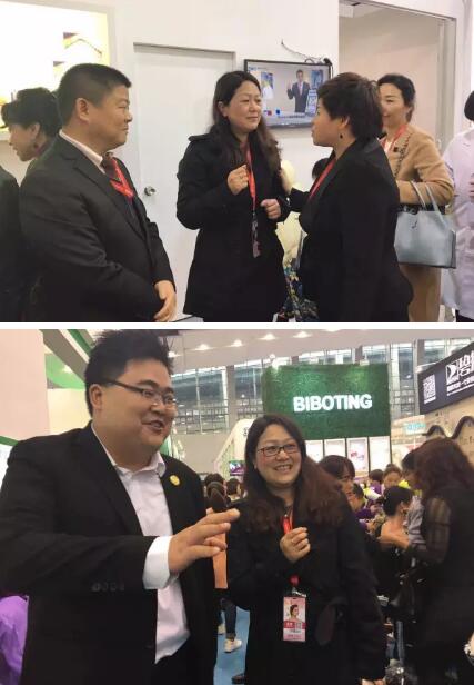 劳嘉奔赴广州国际美博会现场巡视绿之韵展区