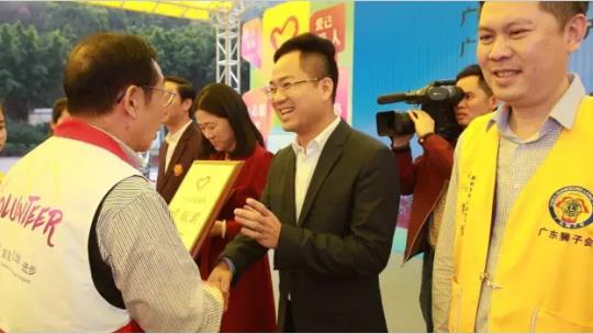 完美:积极践行志愿服务责任 传递健康生活理念
