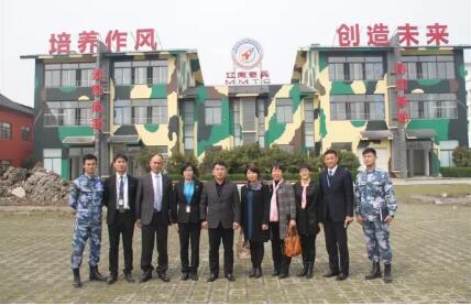 江苏省委宣传部在隆力奇调研国防教育工作