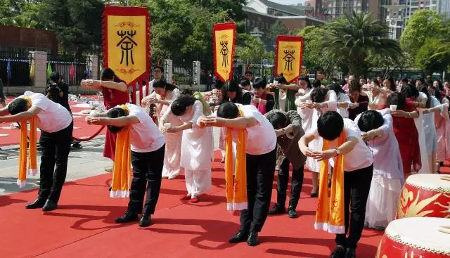3.jpg “理想首届谷雨茶节大典”在昆盛大举行