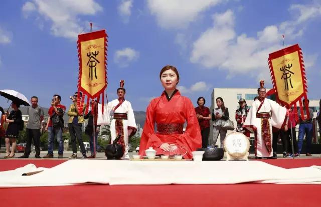 12.jpg “理想首届谷雨茶节大典”在昆盛大举行