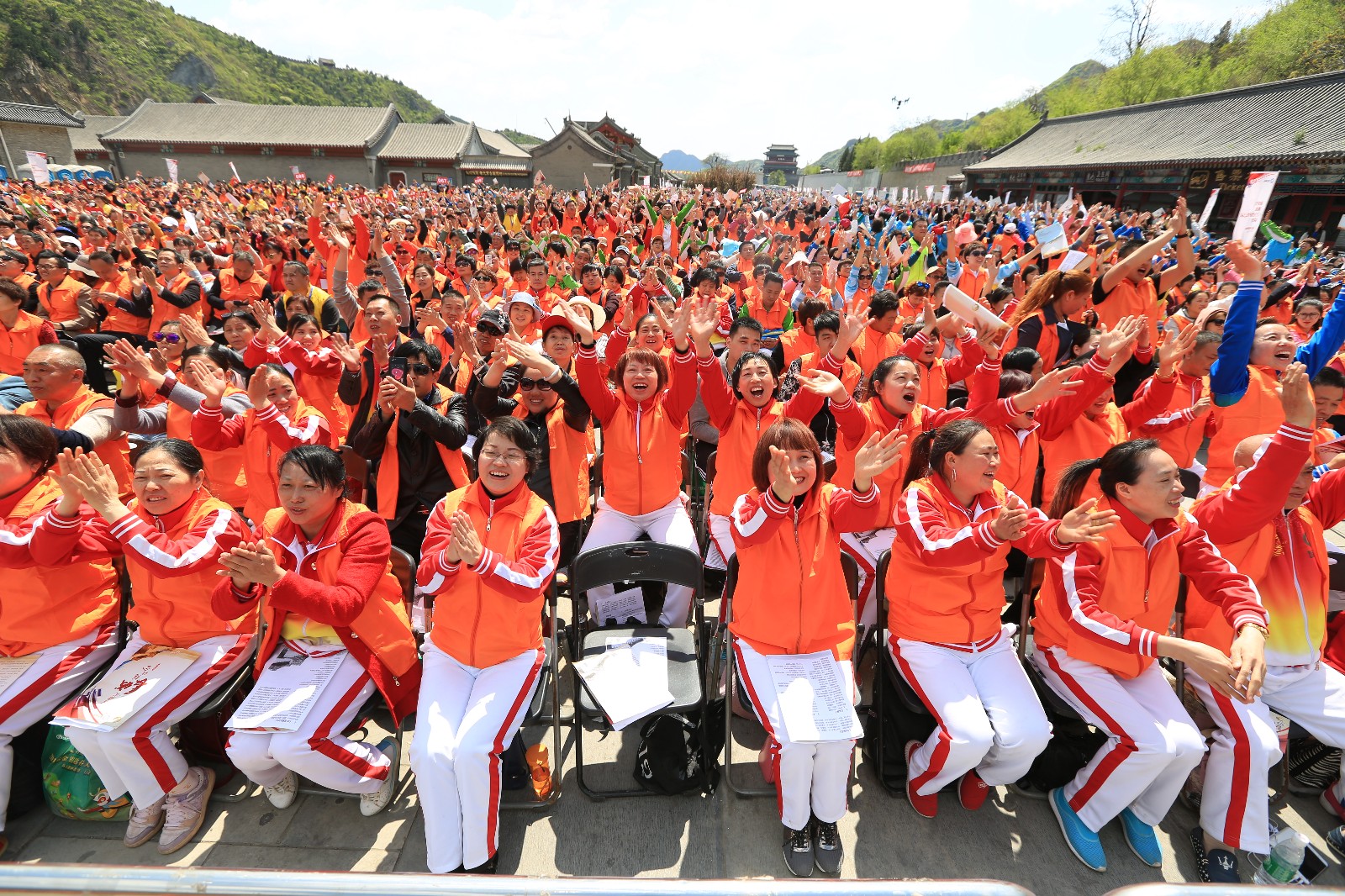 693808337.jpg 居庸关长城朗诵会