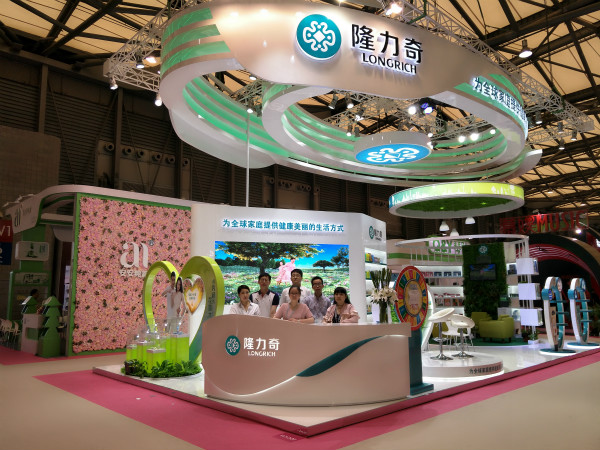 隆力奇展台.jpg 隆力奇展台.jpg