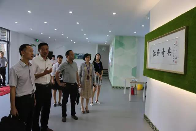 苏州人社局调研团考察隆力奇
