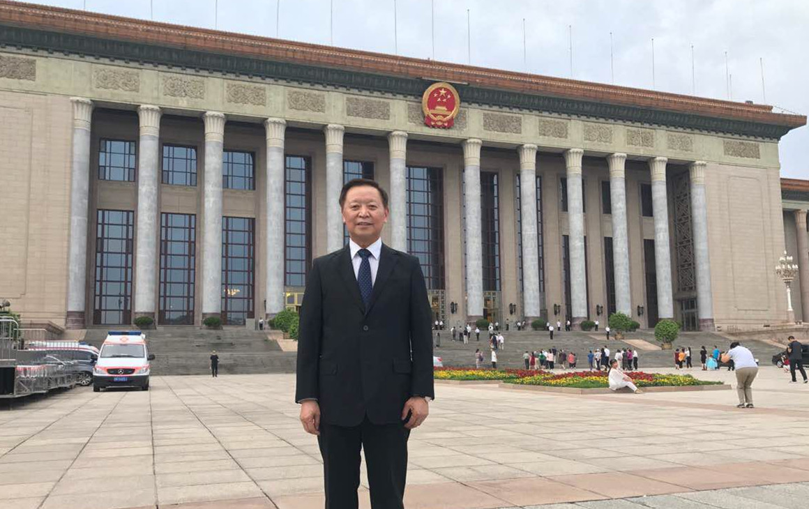隆力奇董事长徐之伟应邀出席建军90周年文艺晚会.jpg 隆力奇董事长徐之伟应邀出席建军90周年文艺晚会.jpg