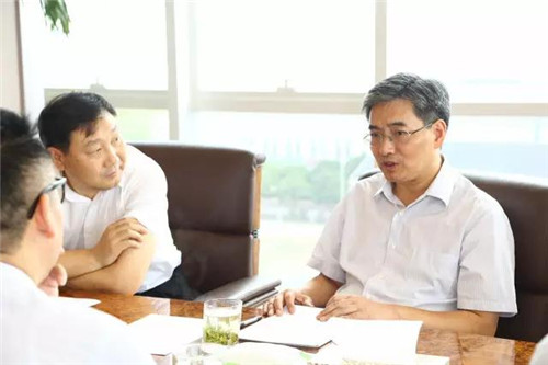 江苏省苏州市委副书记朱民一行莅临绿叶科技集团调研指导