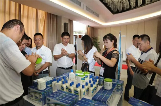 隆力奇隆重召开2017秋冬季产品推介会
