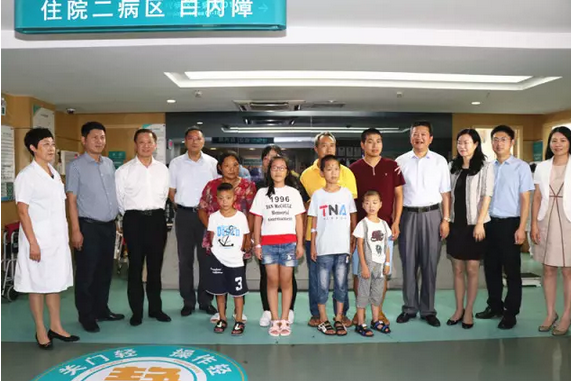 隆力奇爱家眼科基金开展暑期爱心活动