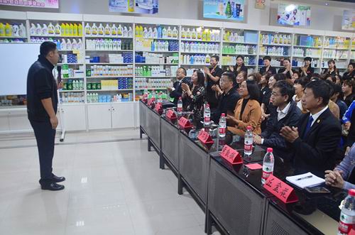 荣格孙小玲走访满洲里市场