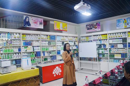 荣格孙小玲走访满洲里市场