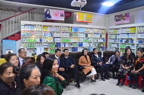 荣格孙小玲走访满洲里市场