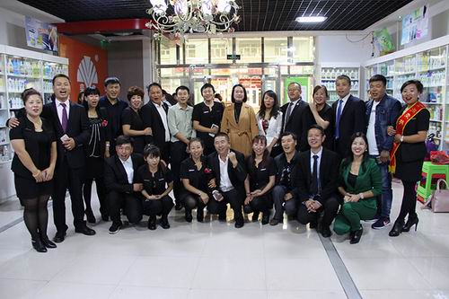 荣格孙小玲走访满洲里市场