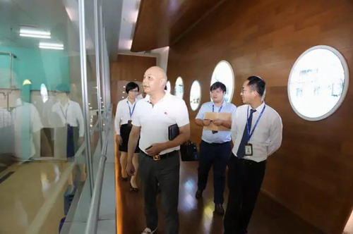 光彩集团总经理楼云飞一行参观考察隆力奇