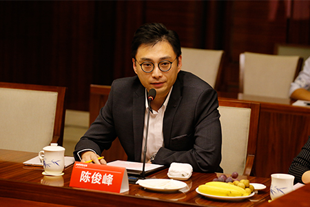 优福集因首席技术官陈俊峰主持此次研讨会