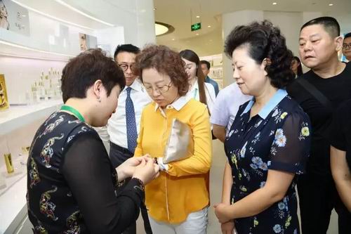 国家工商总局企业工作督查调研组到绿叶调研
