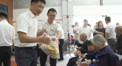 权健(华东) 开展“关爱老人，共度中秋”爱心公益活动