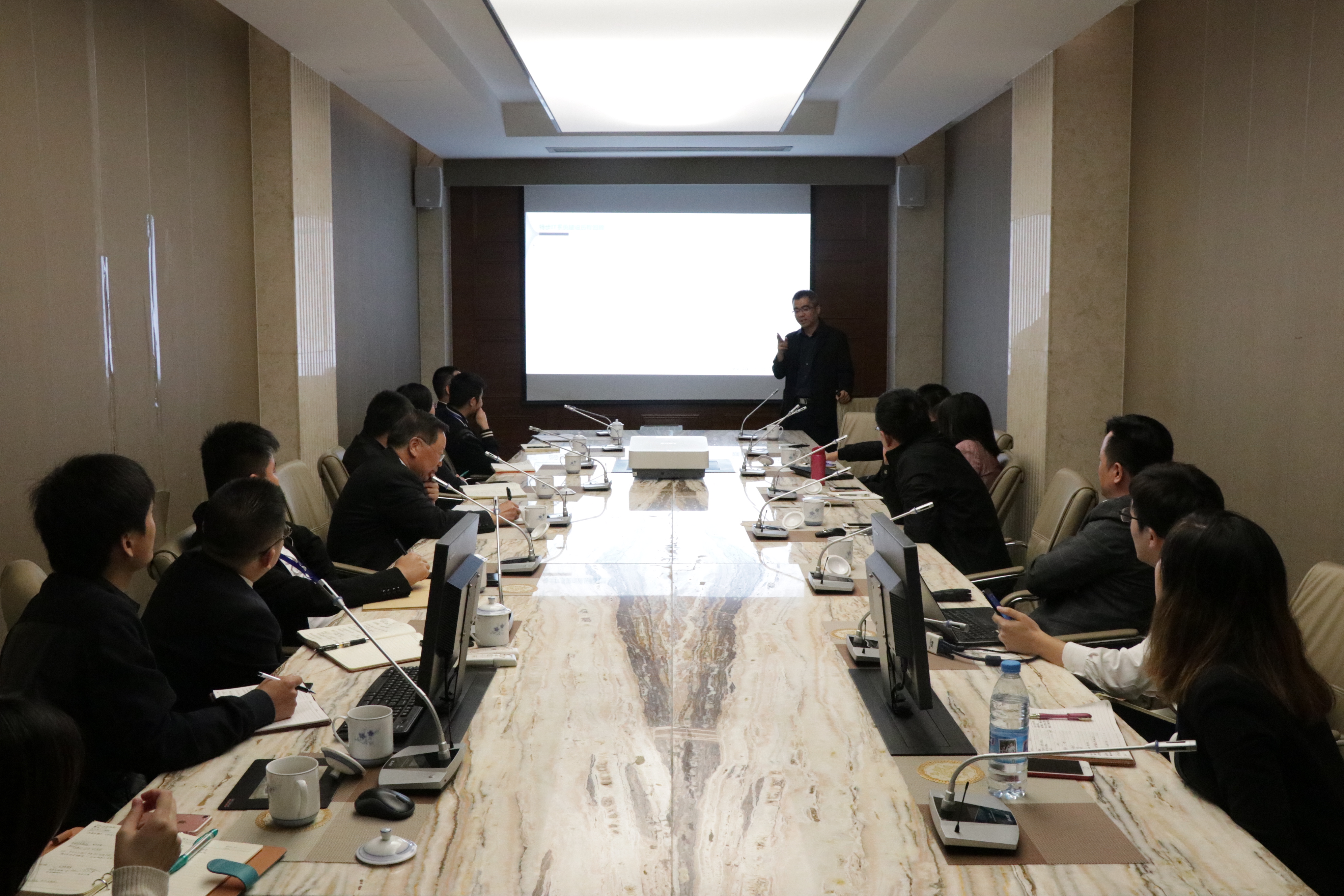 座谈会现场.JPG 座谈会现场.JPG