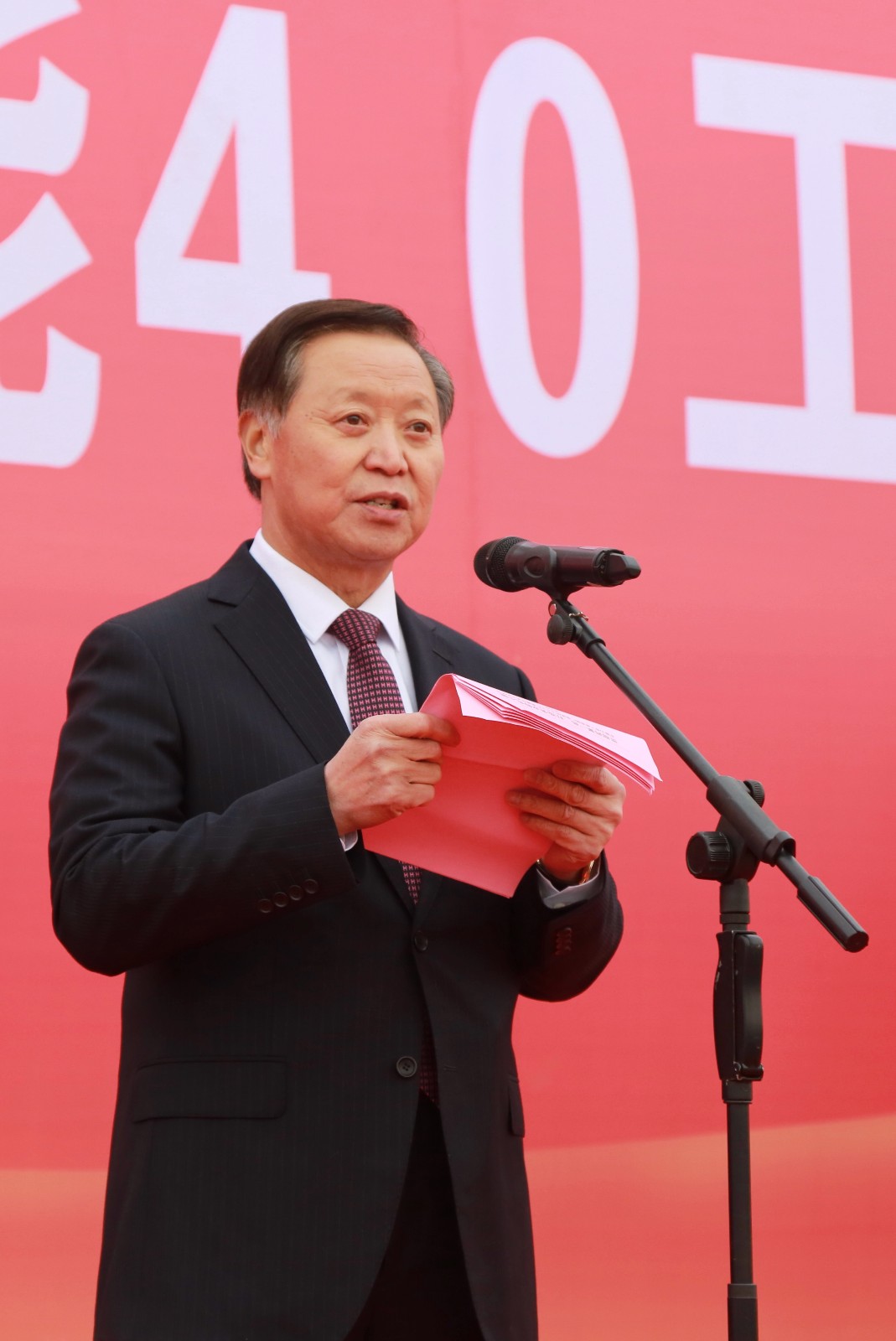 隆力奇董事长徐之伟致辞.jpg 隆力奇董事长徐之伟致辞.jpg