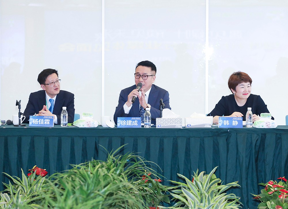 1522729625283.jpg 31家行业媒体齐聚绿叶,一探绿叶制胜之道