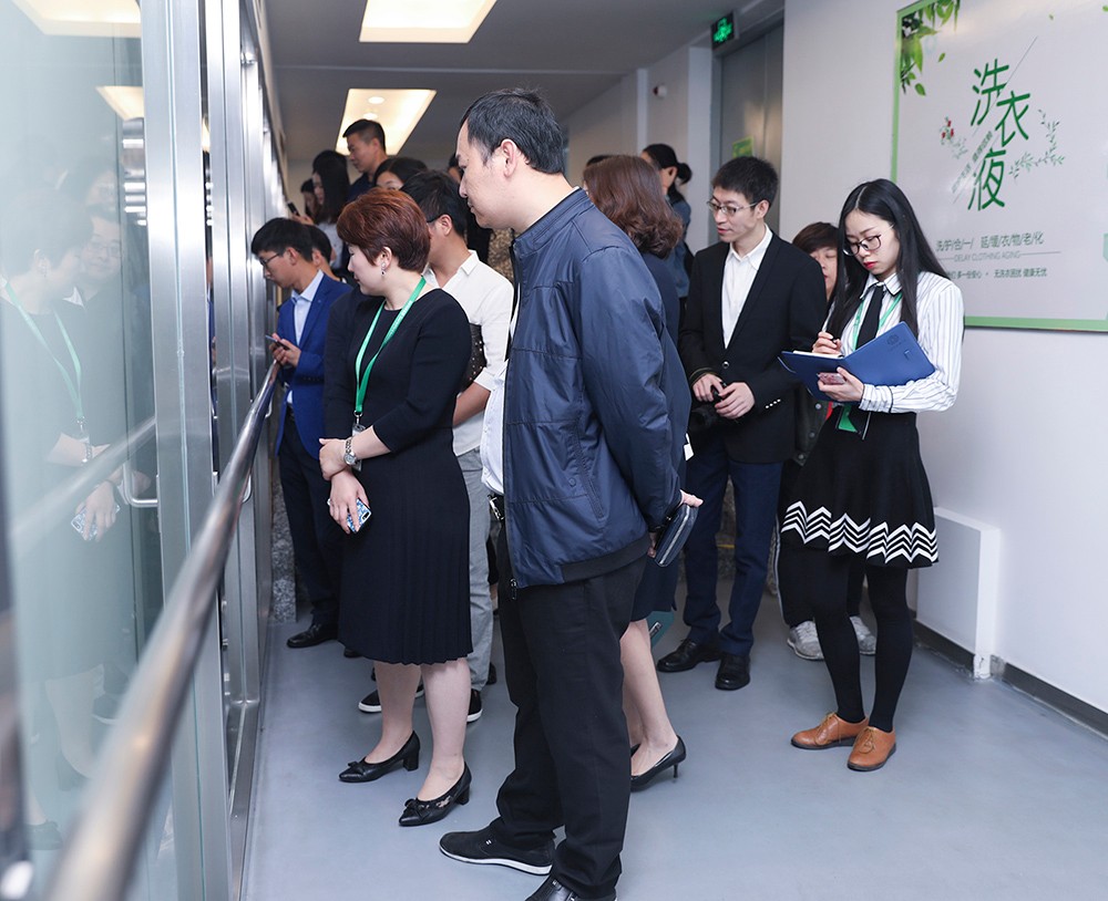 1522729729189.jpg 31家行业媒体齐聚绿叶,一探绿叶制胜之道