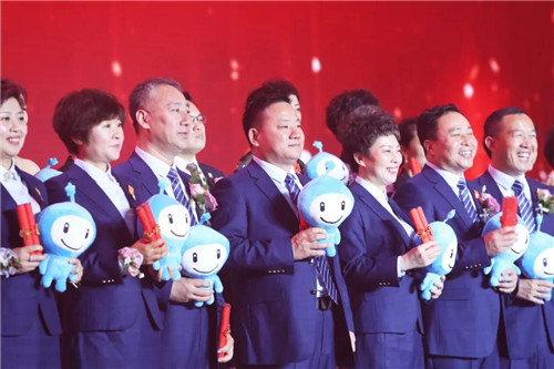一边分享事业,一边看世界,安然魅力无限!