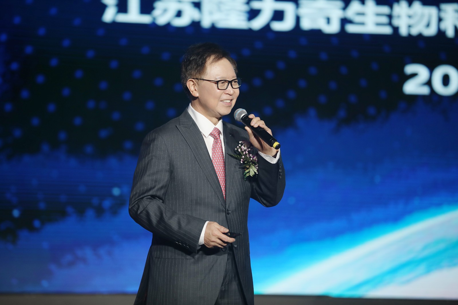 隆力奇董事长_董事长办公室图片