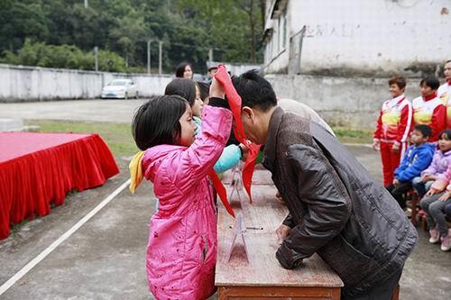 新时代“国珍书屋”公益活动走进肇庆市封开县