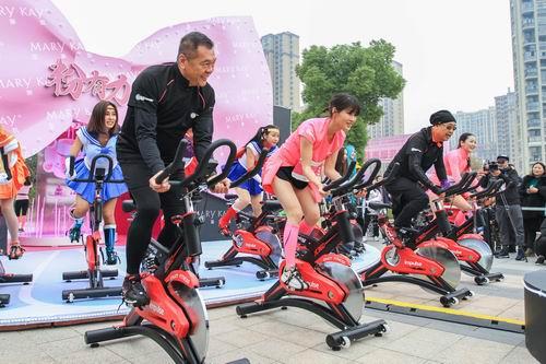 玫琳凯怡日健2017杭州国际女子马拉松开跑