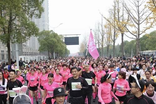 玫琳凯怡日健2017杭州国际女子马拉松开跑