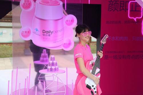 玫琳凯怡日健2017杭州国际女子马拉松开跑