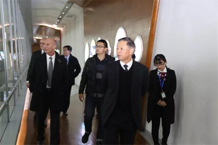 法国FAREVA公司董事长伯纳德·弗雷斯一行考察隆力奇