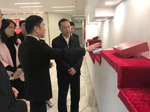 越秀区王焕清书记考察隆力奇亚洲区运营中心