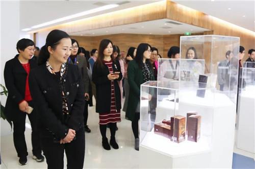 常熟市档案局局长丁磊莅临隆力奇参观考察