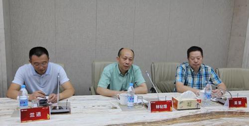 两面针老总_老总办公室图片