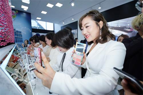 安利雅姿连续八年赞助釜山电影节 美丽绽放